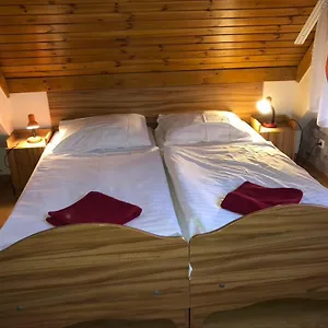 https://kalvin-vendegszobak.hotels-hajduszoboszlo-hungary.com