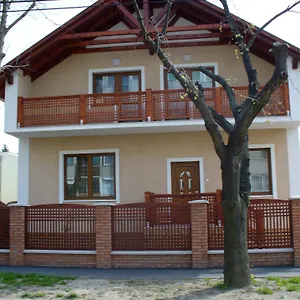 https://rozsakert-apartmanhaz.hotels-hajduszoboszlo-hungary.com