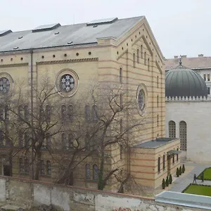  Pensión Synagogue View