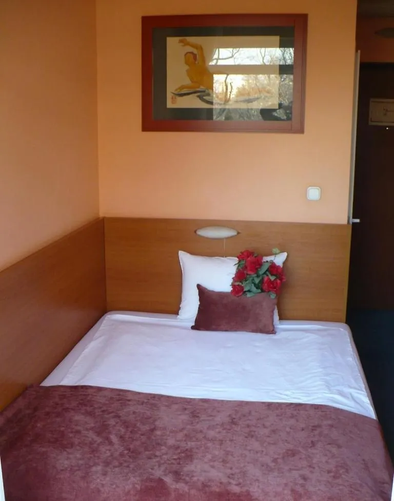 Hotel Luna Budapest 3*,