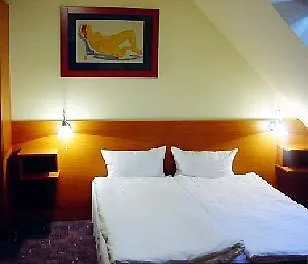 Hotel Luna Budapest 3*,