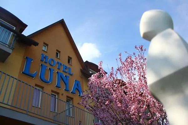Hotel Luna Budapest contacts